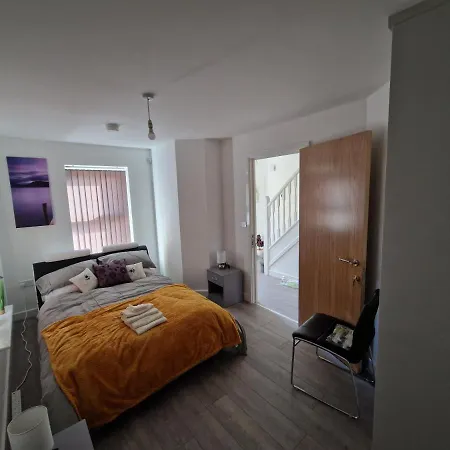 7 Burnby Close,Leeds,Ls14 1Ga Leeds  Exterior photo