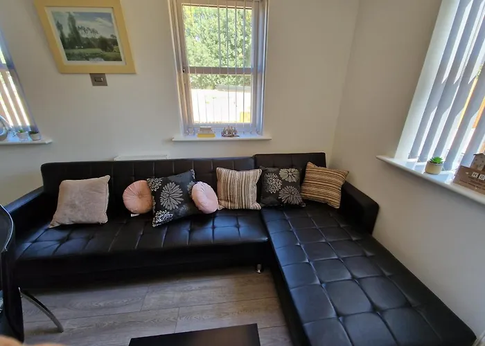 7 Burnby Close,Leeds,Ls14 1Ga